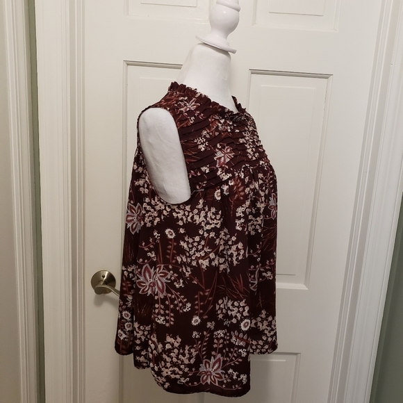 LOFT Burgundy In Color Floral Print Sleeveless Blouse Size Small Business Casual - Picture 6 of 8